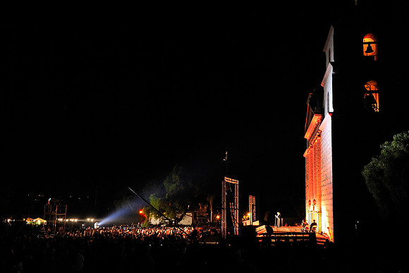 La Fiesta Pequena,  Santa Barbara Mission